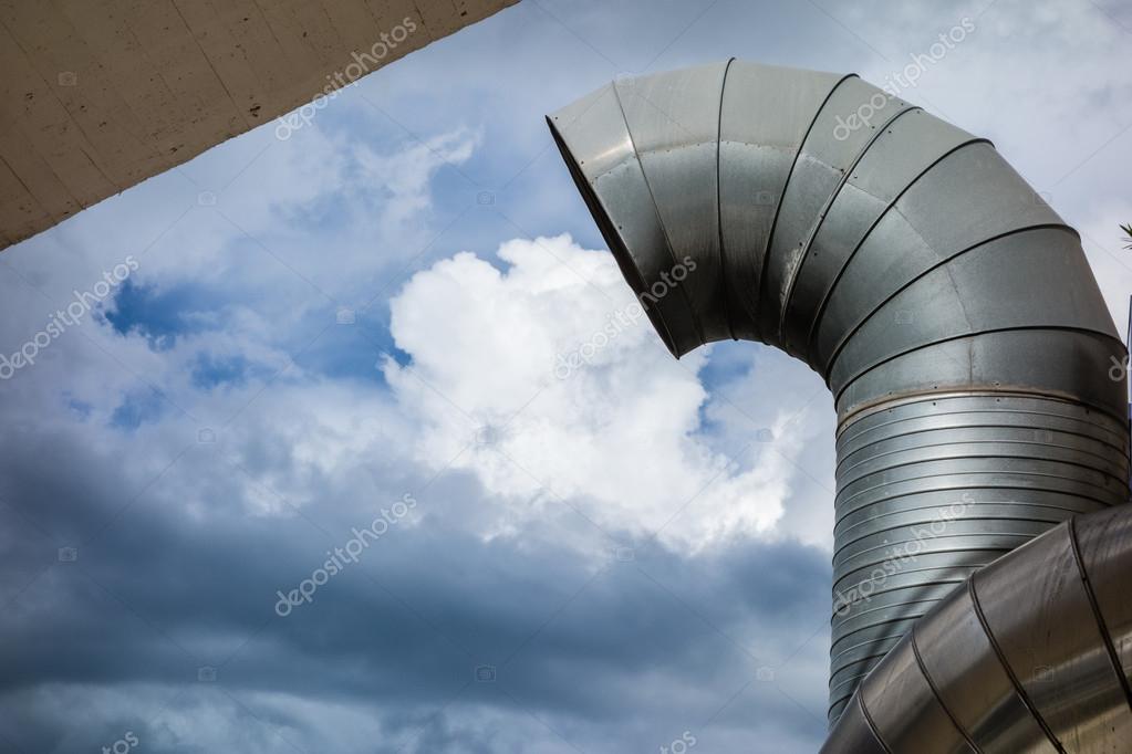 Office ceiling with centralized ducting and diffusers