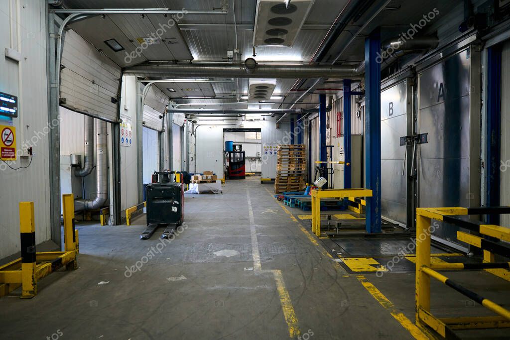 Warehouse with insulated storage area for logistics